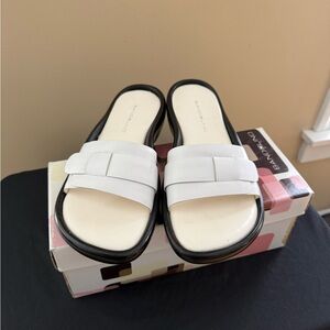 Vintage Bandolino White Leather Slide Sandals